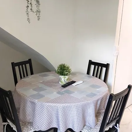 Apartment A 10mn Des Arenes F2 Au Calme Avec Garage Gratuit Nimes
