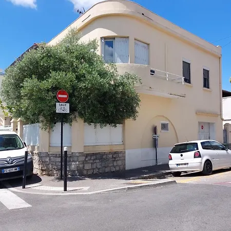 A 10mn Des Arenes F2 Au Calme Avec Garage Gratuit Apartment *
