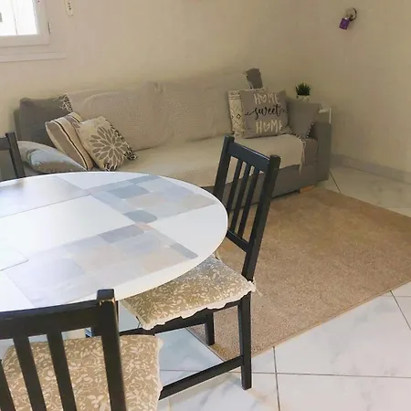 Superbe Et Son Garage Privé Gratuit *