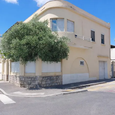Superbe T2 Avec Son Garage Centre * Nîmes