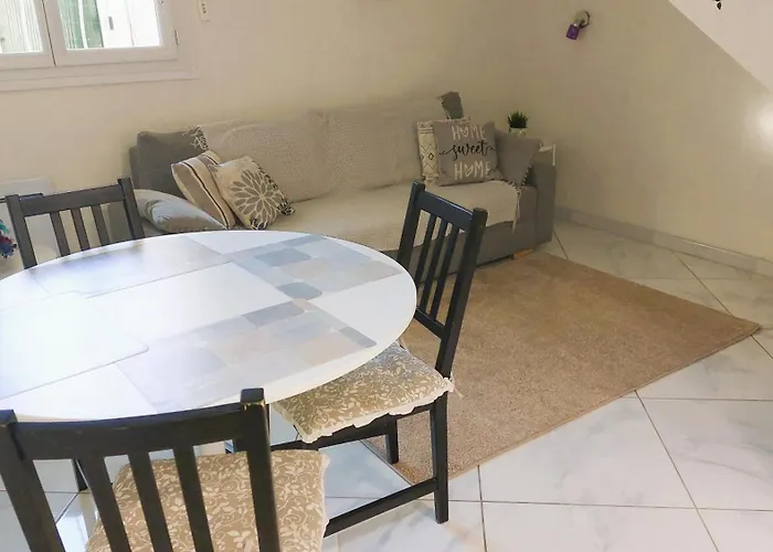 Superbe Et Son Garage Privé Gratuit *