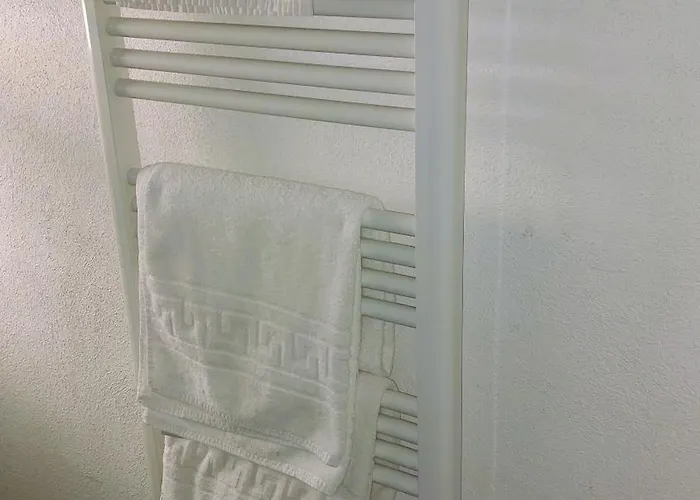Superbe Et Son Garage Privé Gratuit Nîmes