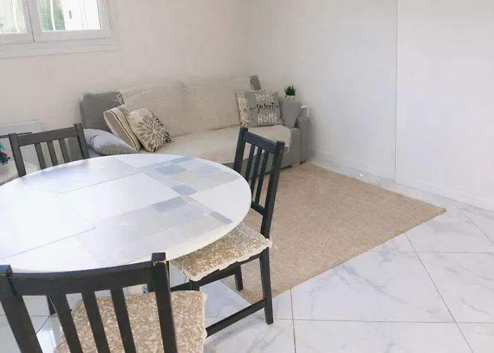 Apartament Superbe Et Parking Gratuit Nîmes